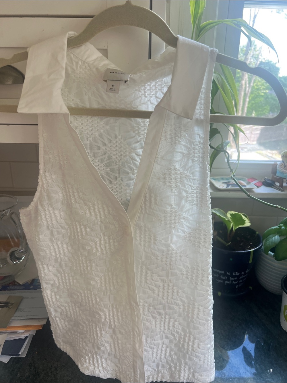 Maeve stretchy v neck button down with cotton lapel.
